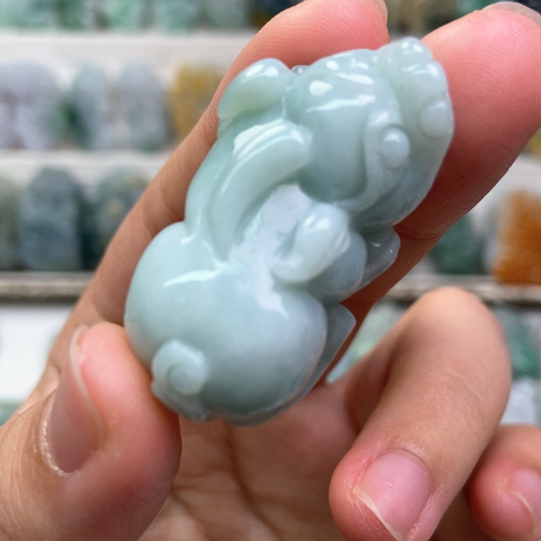 翡翠未镶嵌吊坠(赠链)