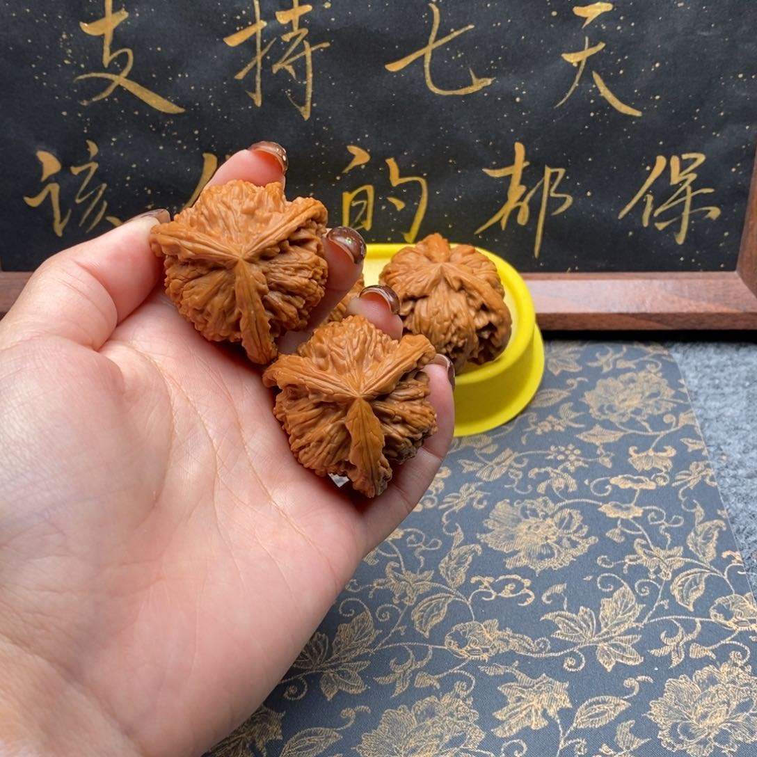 吊坠文玩核桃少**土白狮子