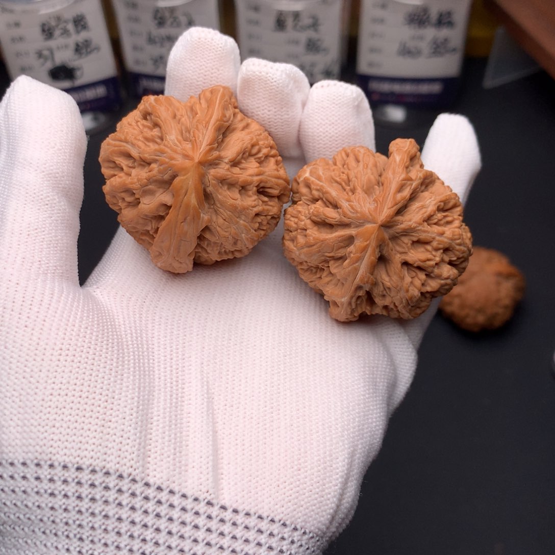 文玩核桃吊坠44粗筋