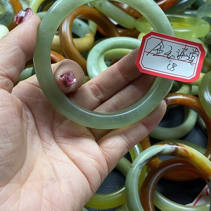 蛇纹石玉手镯未镶嵌?***堂