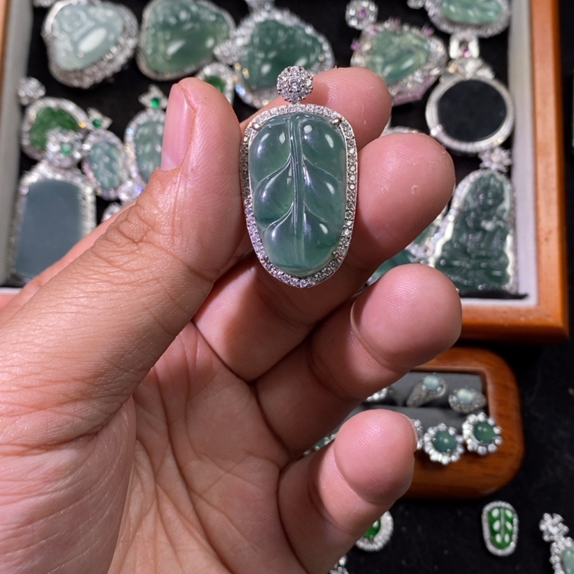 【闪购商品】翡翠颈饰未镶嵌天然