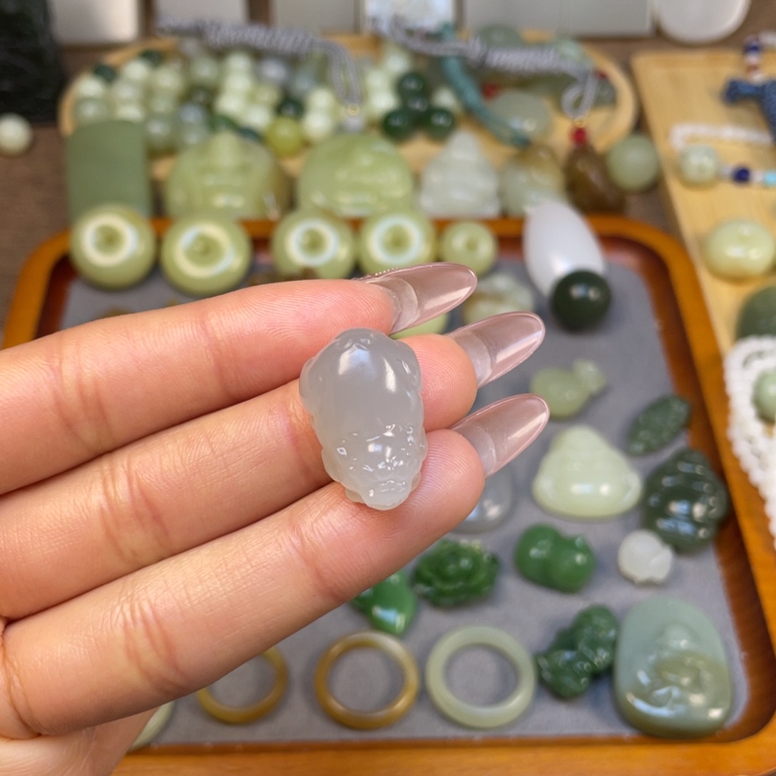 和田玉颈饰未镶嵌