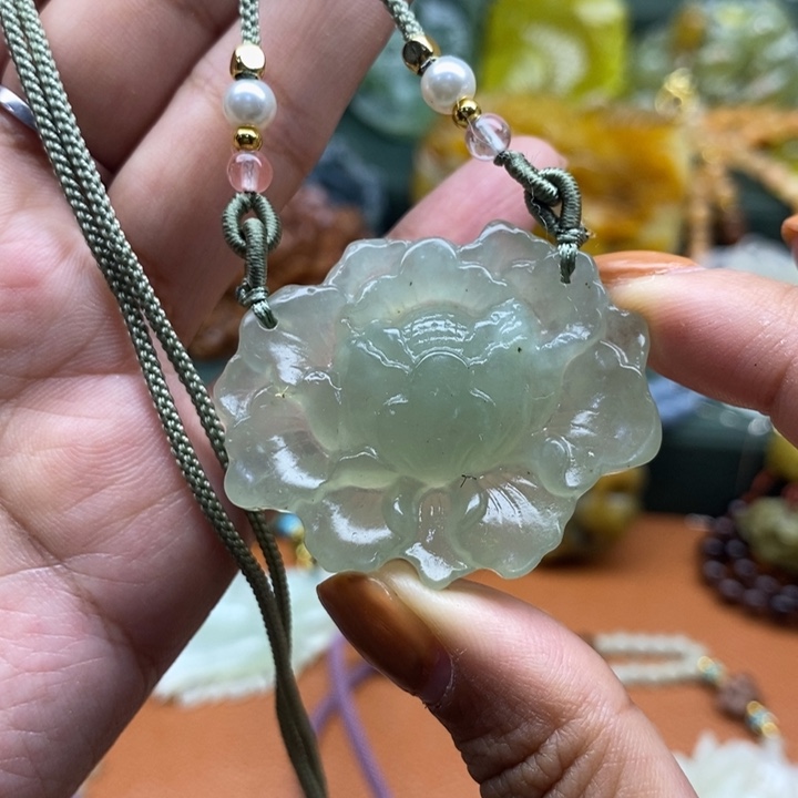 蛇纹石玉未镶嵌吊坠