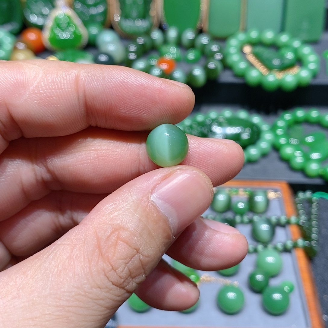 和田玉（碧玉）颈饰未镶嵌