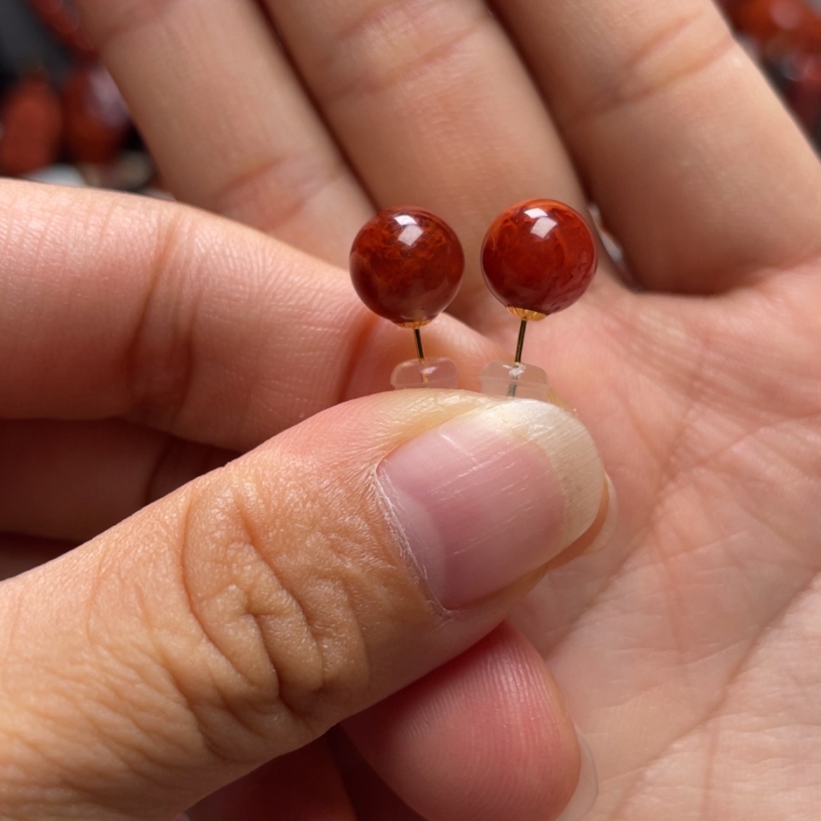 【闪购商品】18K金镶嵌火焰纹圆珠耳钉8mm南红玛瑙