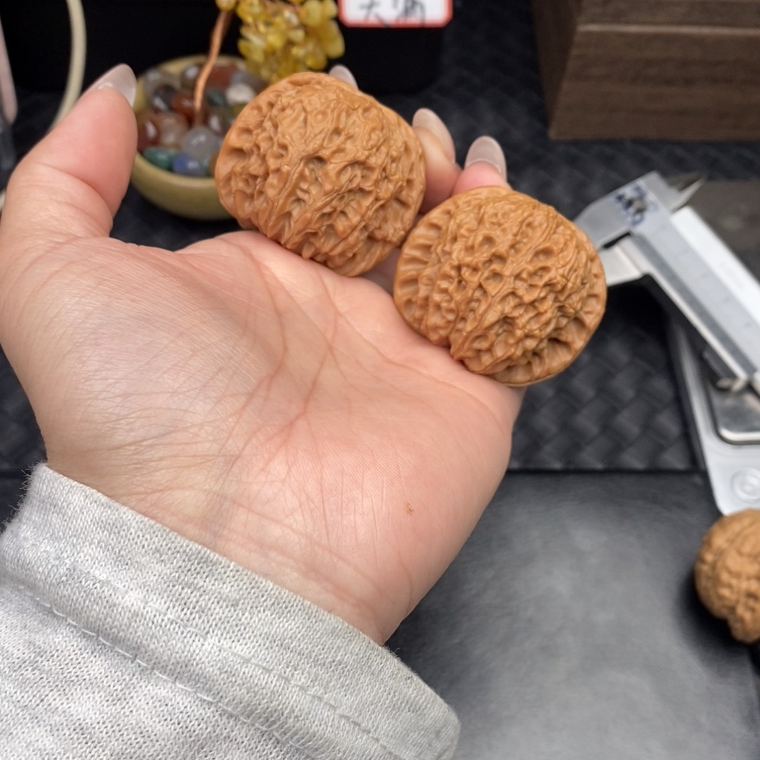 胡***笑吊坠文玩核桃血麒麟