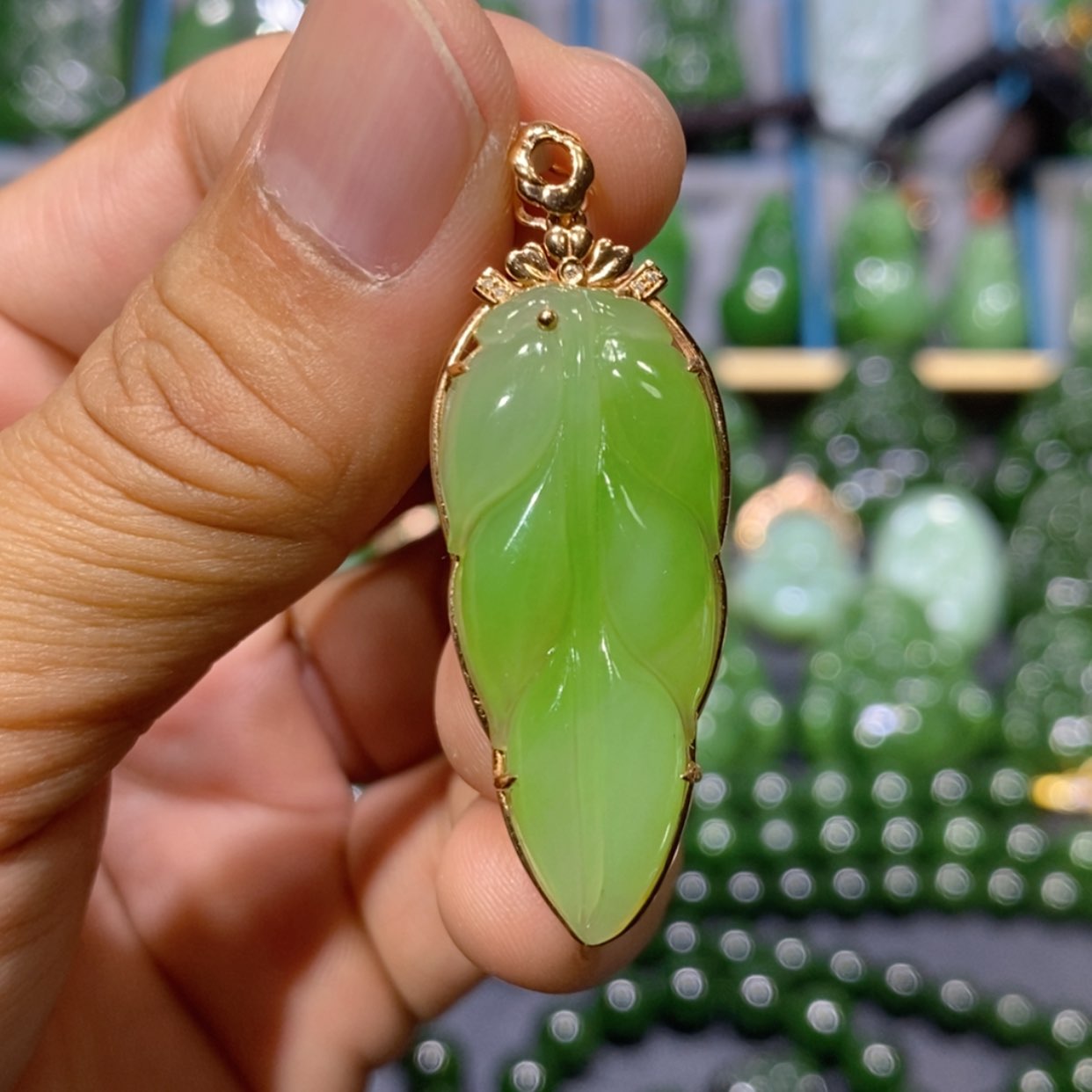 【闪购商品】和田玉吊坠(不含链)18K金镶嵌苹果绿叶子 35/15