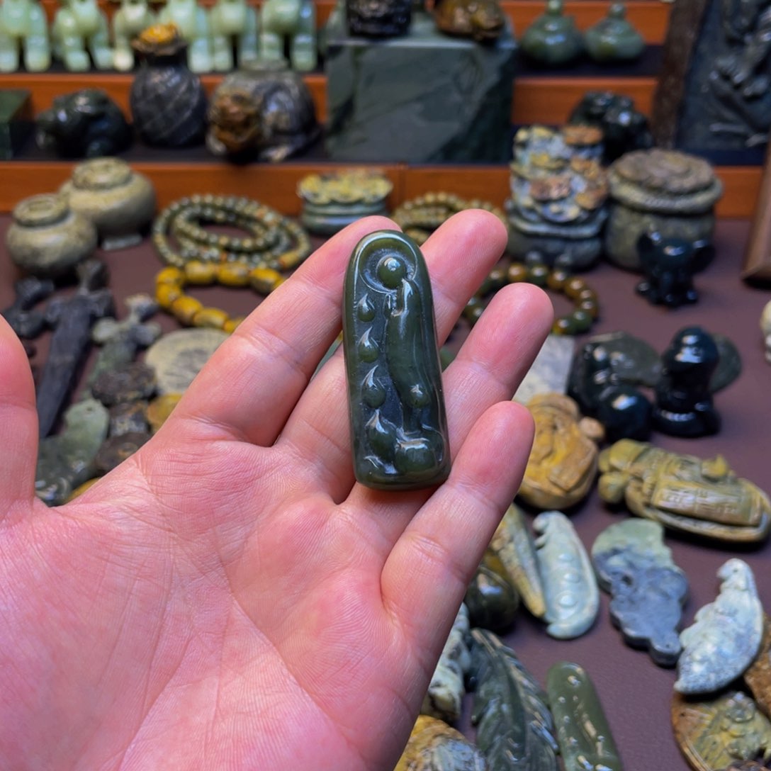 【闪购商品】未镶嵌岫岩河磨玉（透闪石质玉）挂件