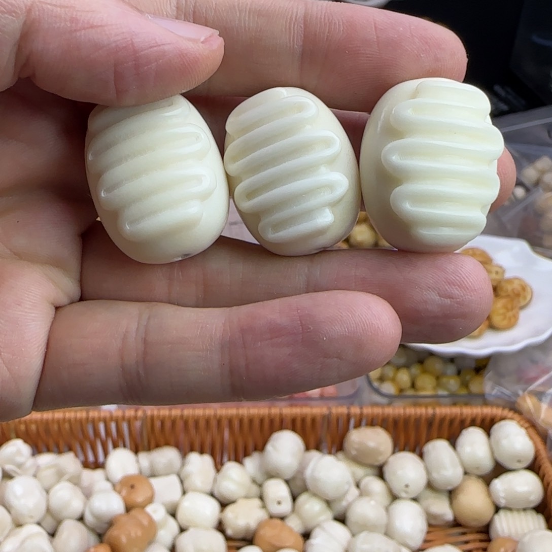 菩提根/象牙果吊坠瑕疵白色热狗面包3颗