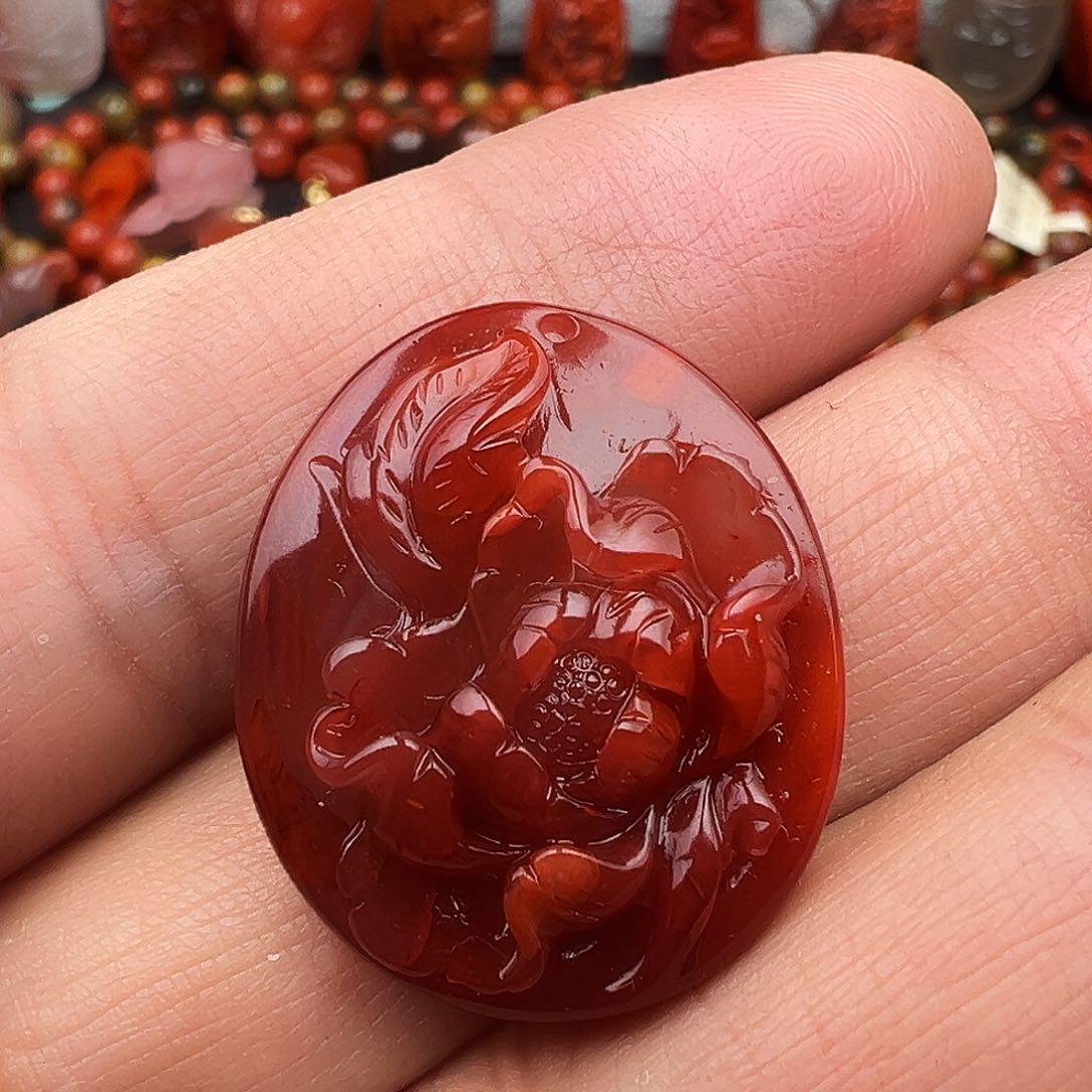 南红玛瑙吊坠未镶嵌