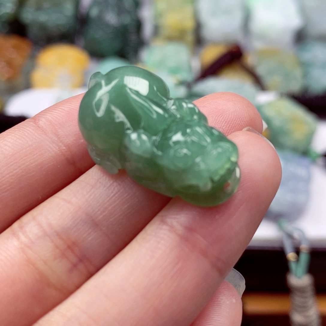 翡翠颈饰未镶嵌翡翠