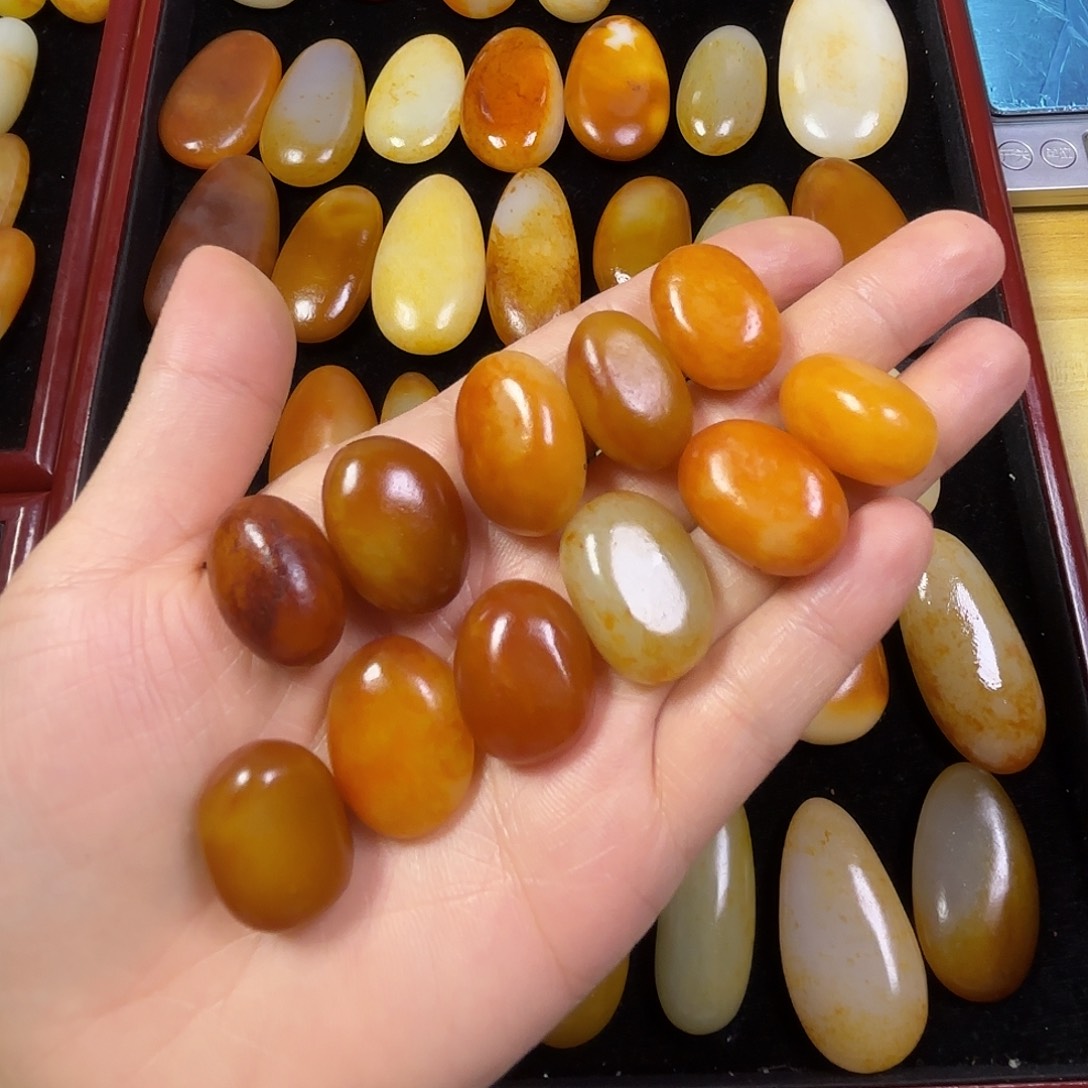 ****财颈饰未镶嵌和田玉