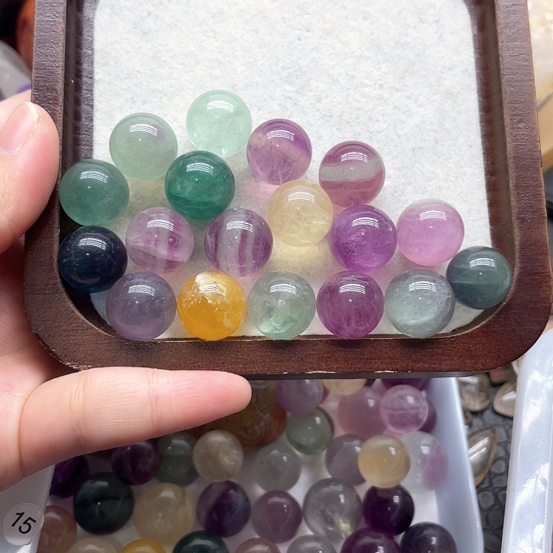 玉***娟水晶未镶嵌珠宝半成品48