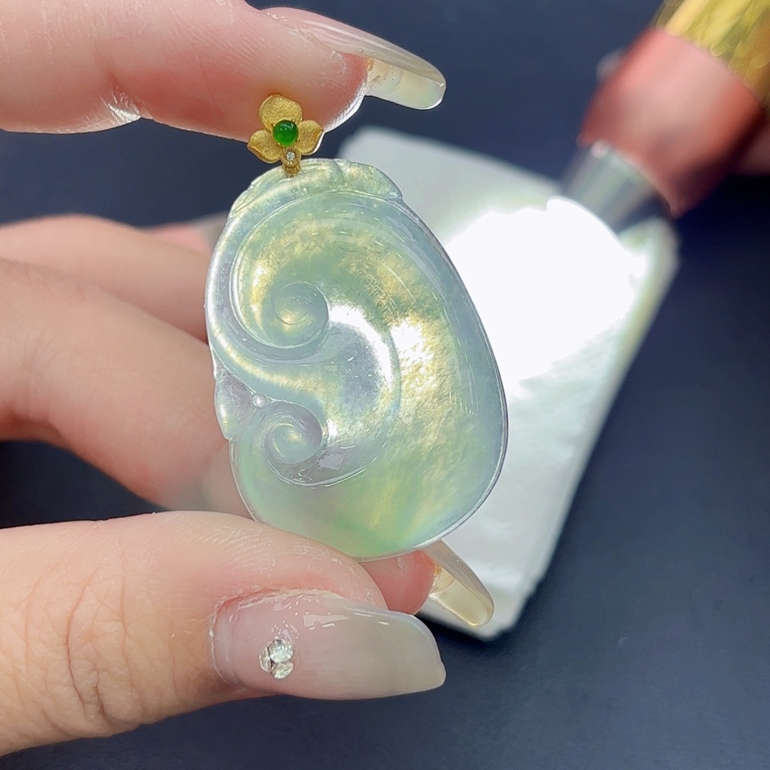 翡翠颈饰18K金镶嵌如意