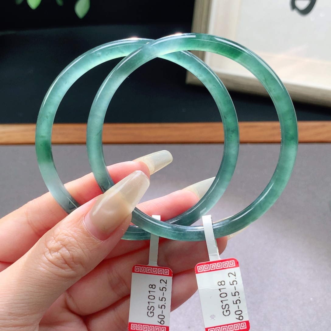 翡翠手镯未镶嵌天然翡翠手镯