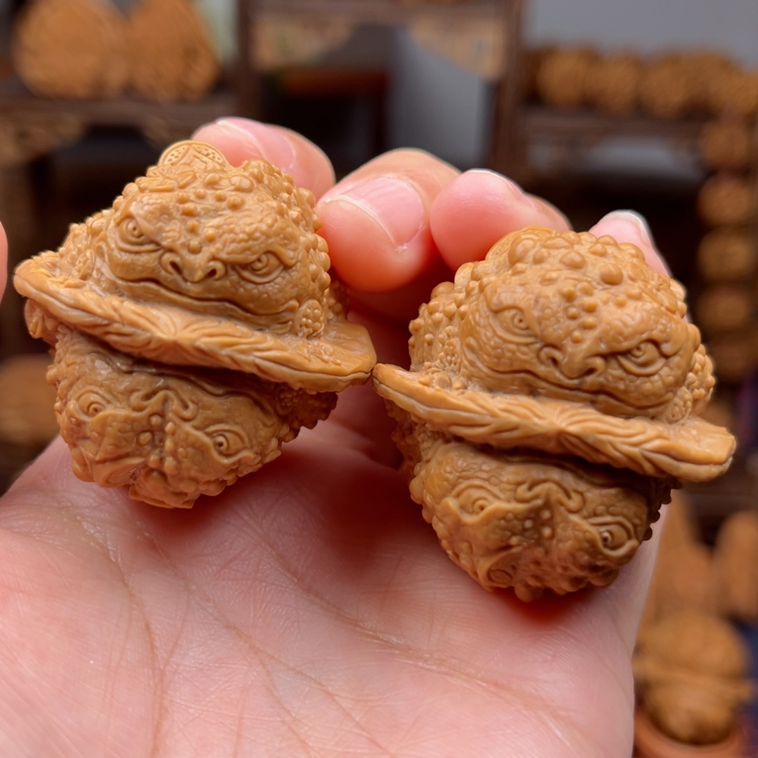 核桃把件环***珑花开富贵呱呱来财