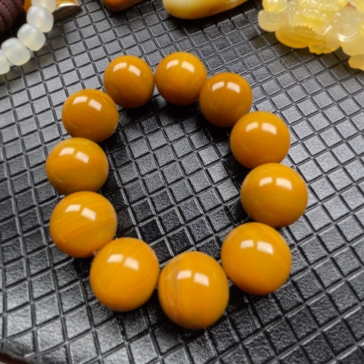 未镶嵌石英质玉（黄龙玉）颈饰