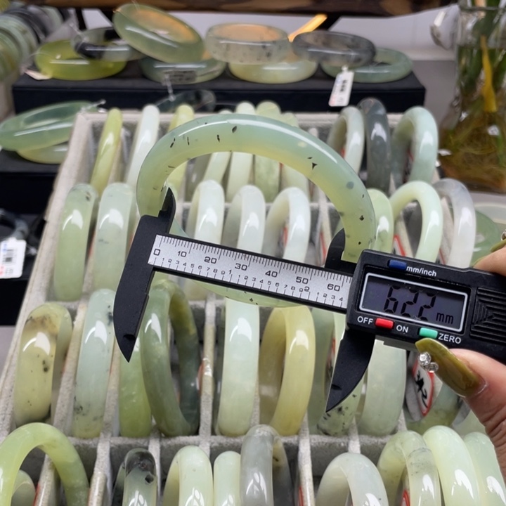 蛇纹石玉手镯未镶嵌334