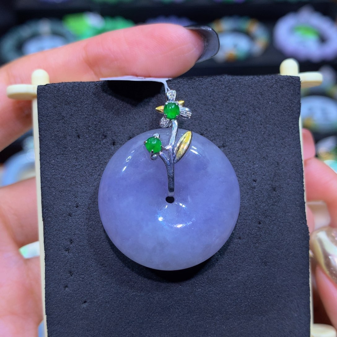 翡翠18K金镶嵌颈饰翡翠