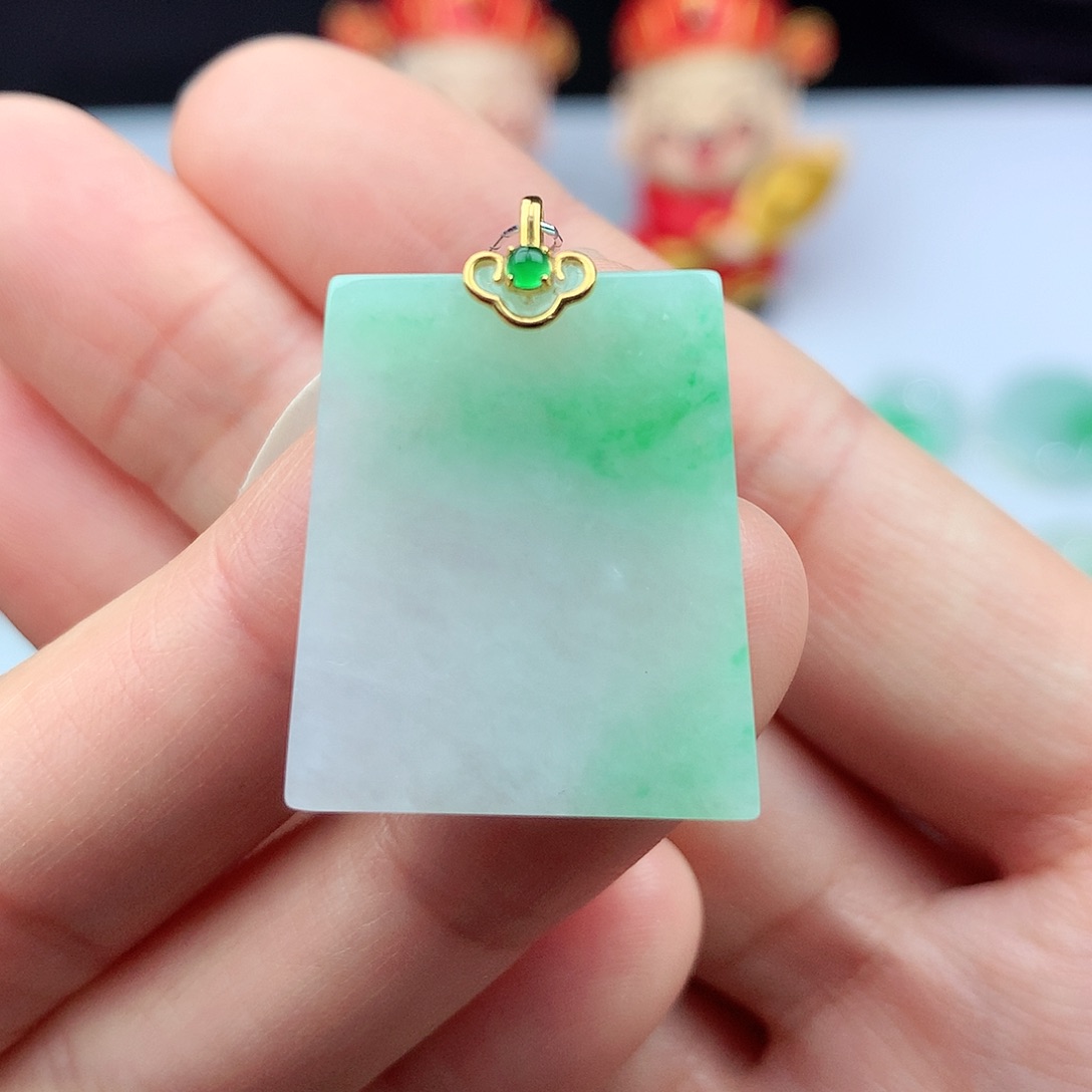 翡翠颈饰18K金镶嵌翡翠