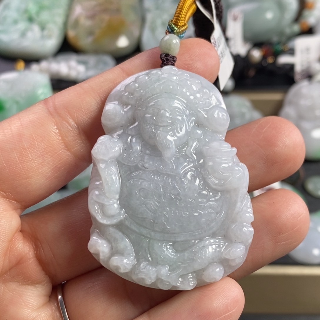 翡翠颈饰未镶嵌财神