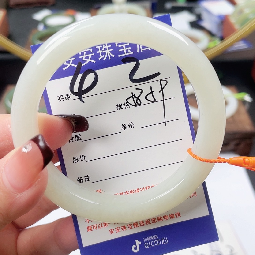 和田玉手镯未镶嵌