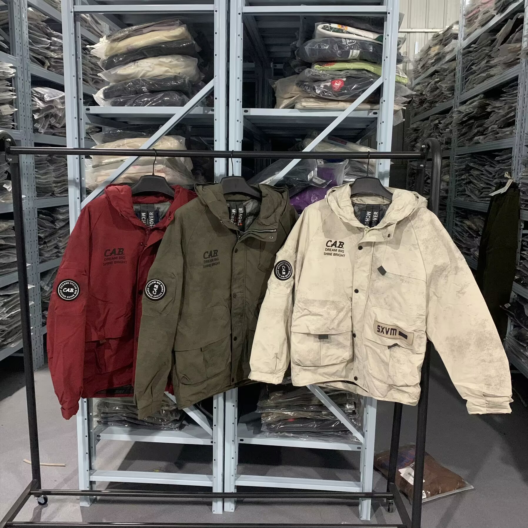 男女同款休闲羽绒服高级感三色可选A1183