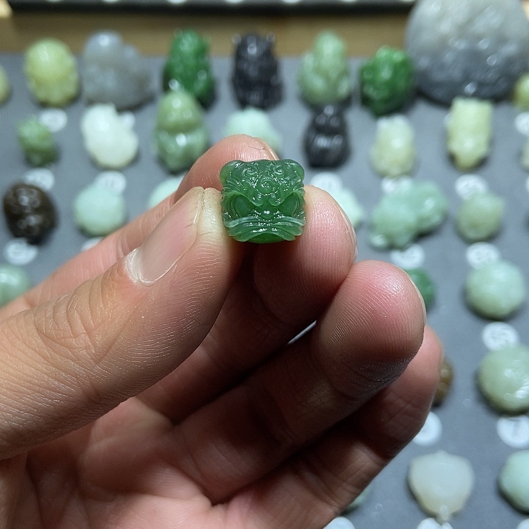 和田玉颈饰未镶嵌边***花定制
