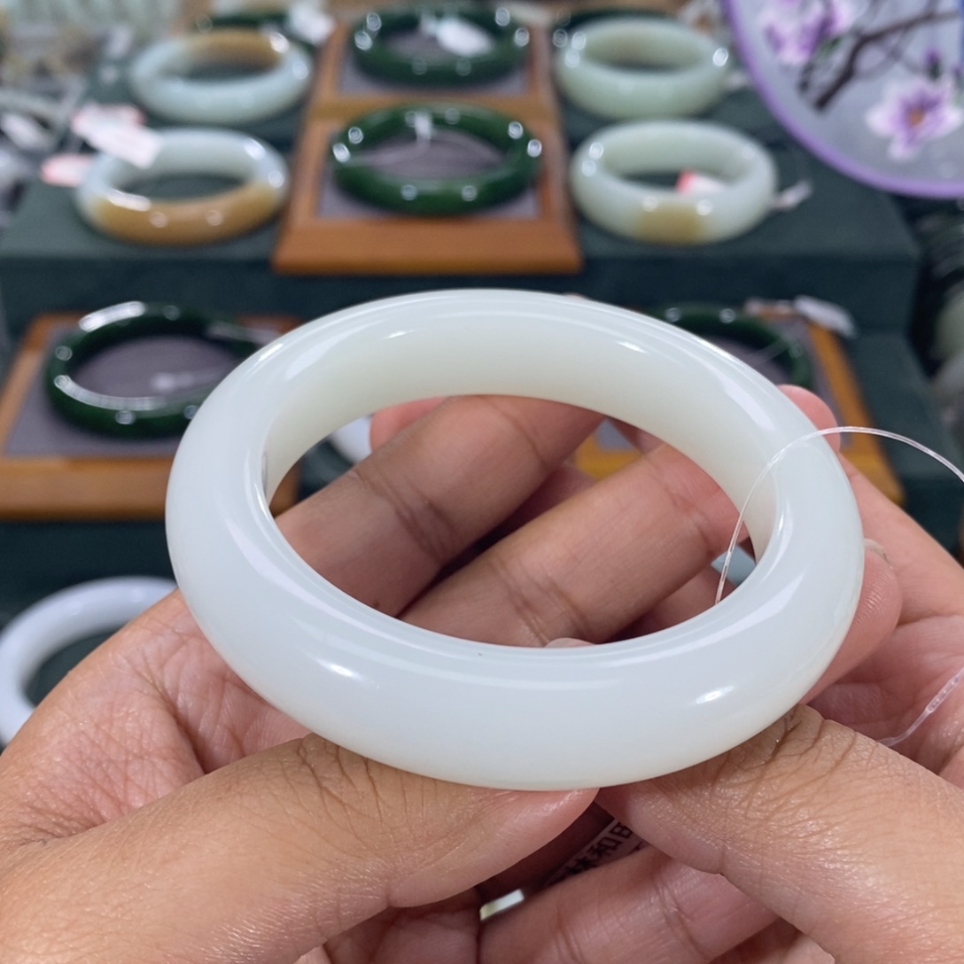 和田玉手镯未镶嵌