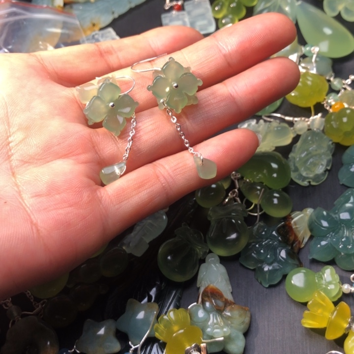 云***云蛇纹石玉未镶嵌耳坠