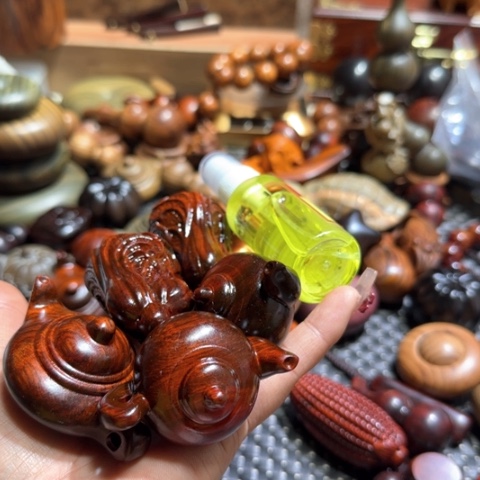 微凹黄檀（南美大红酸枝）一****面