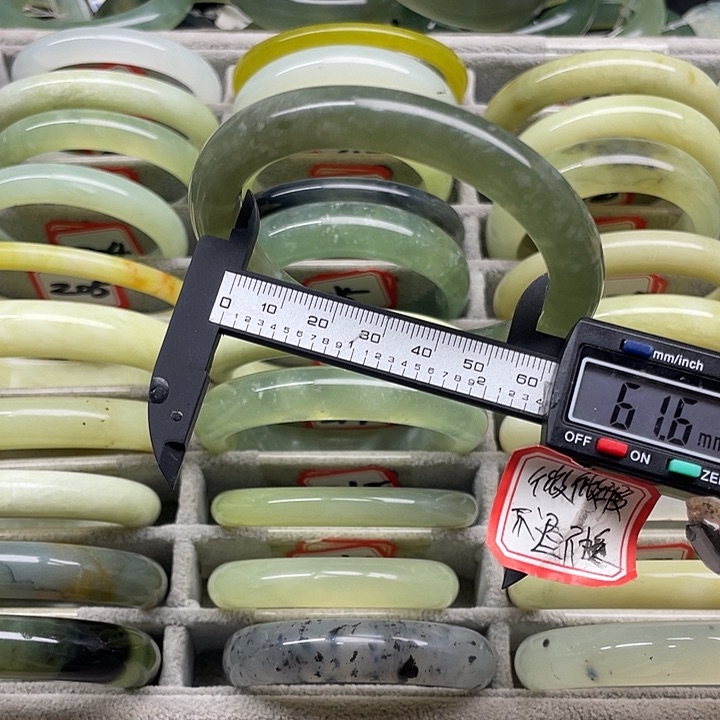 蛇纹石玉未镶嵌手镯221