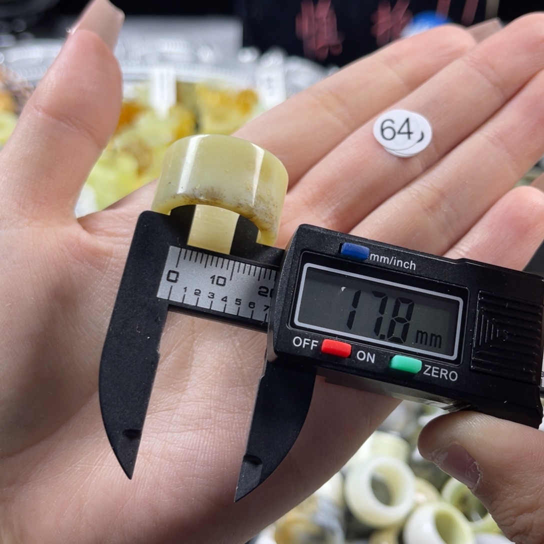 蛇纹石玉未镶嵌戒指