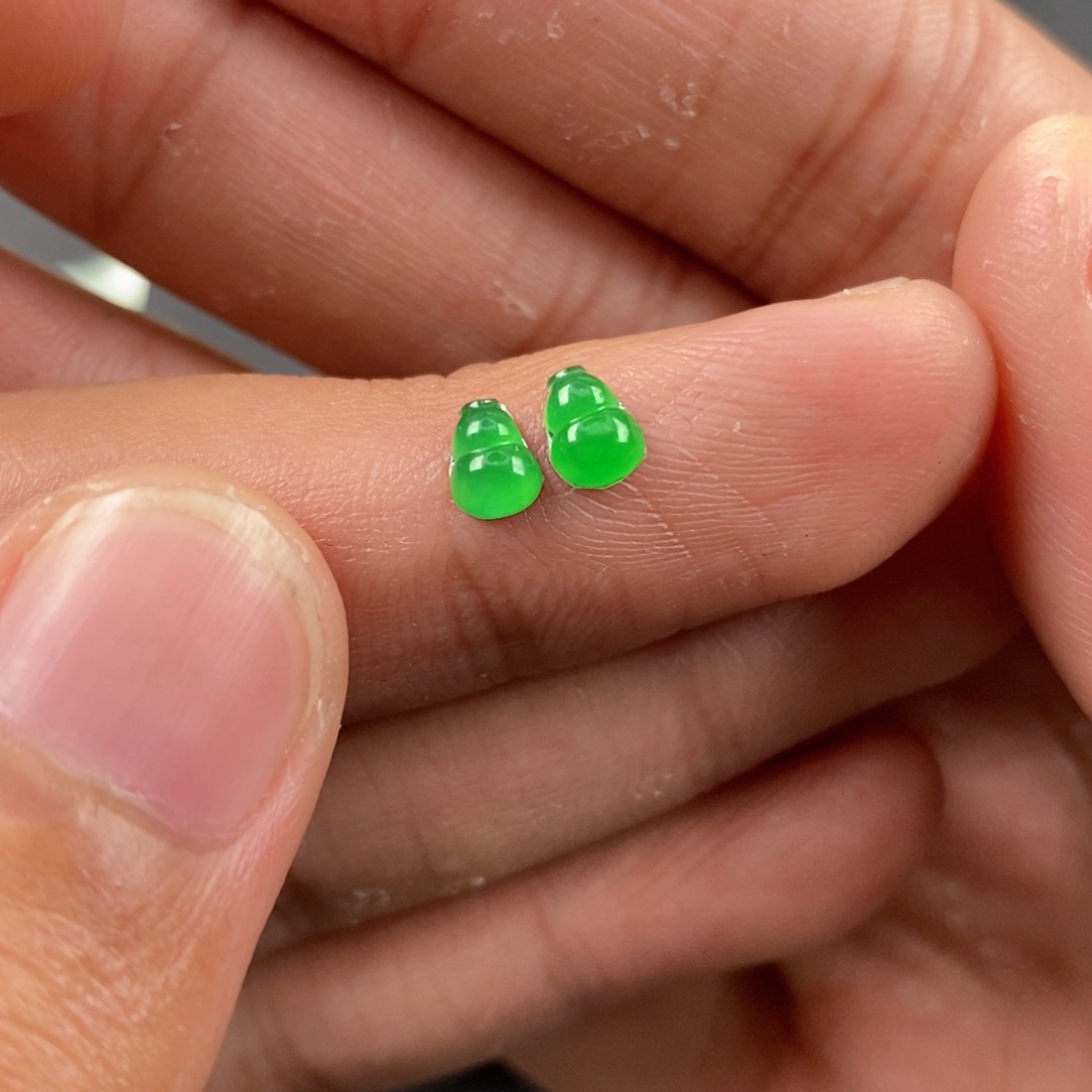翡翠耳饰未镶嵌翡翠