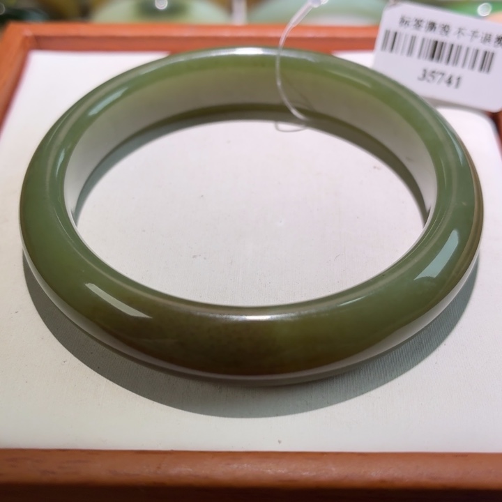 和田玉未镶嵌手镯 53 54