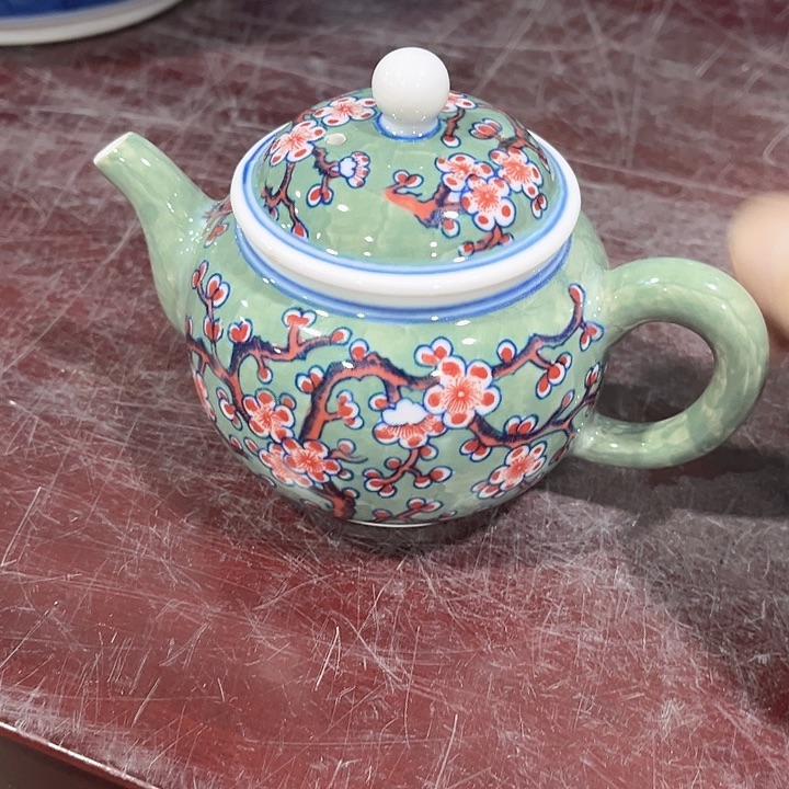 瓷片景德镇陶瓷茶壶。红。