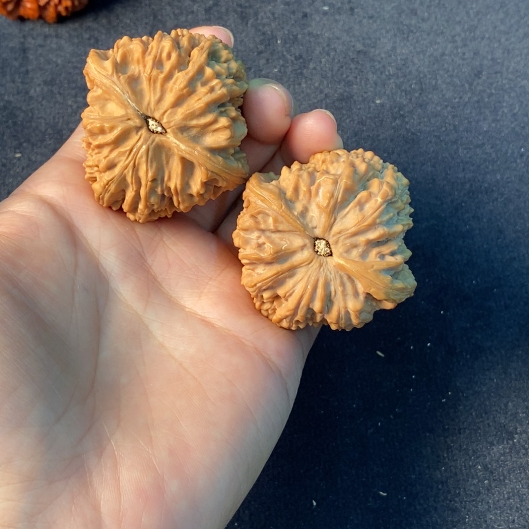 文玩核桃吊坠43南将