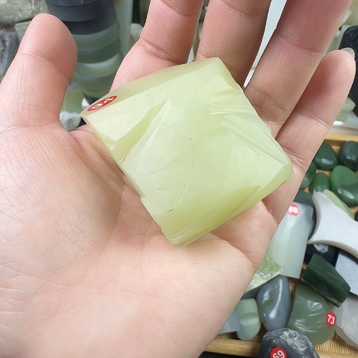 吃***猫和田玉未镶嵌颈饰