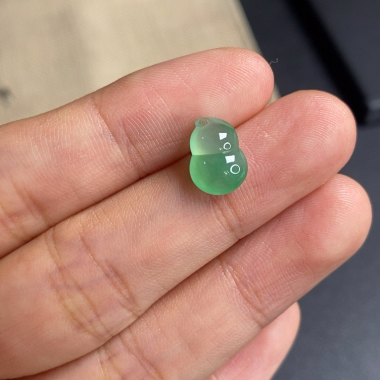 天然缅甸翡翠A货葫芦