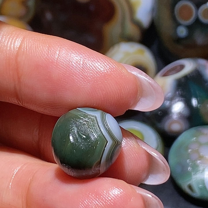 卡***里玛瑙/玉髓未镶嵌珠宝奇石