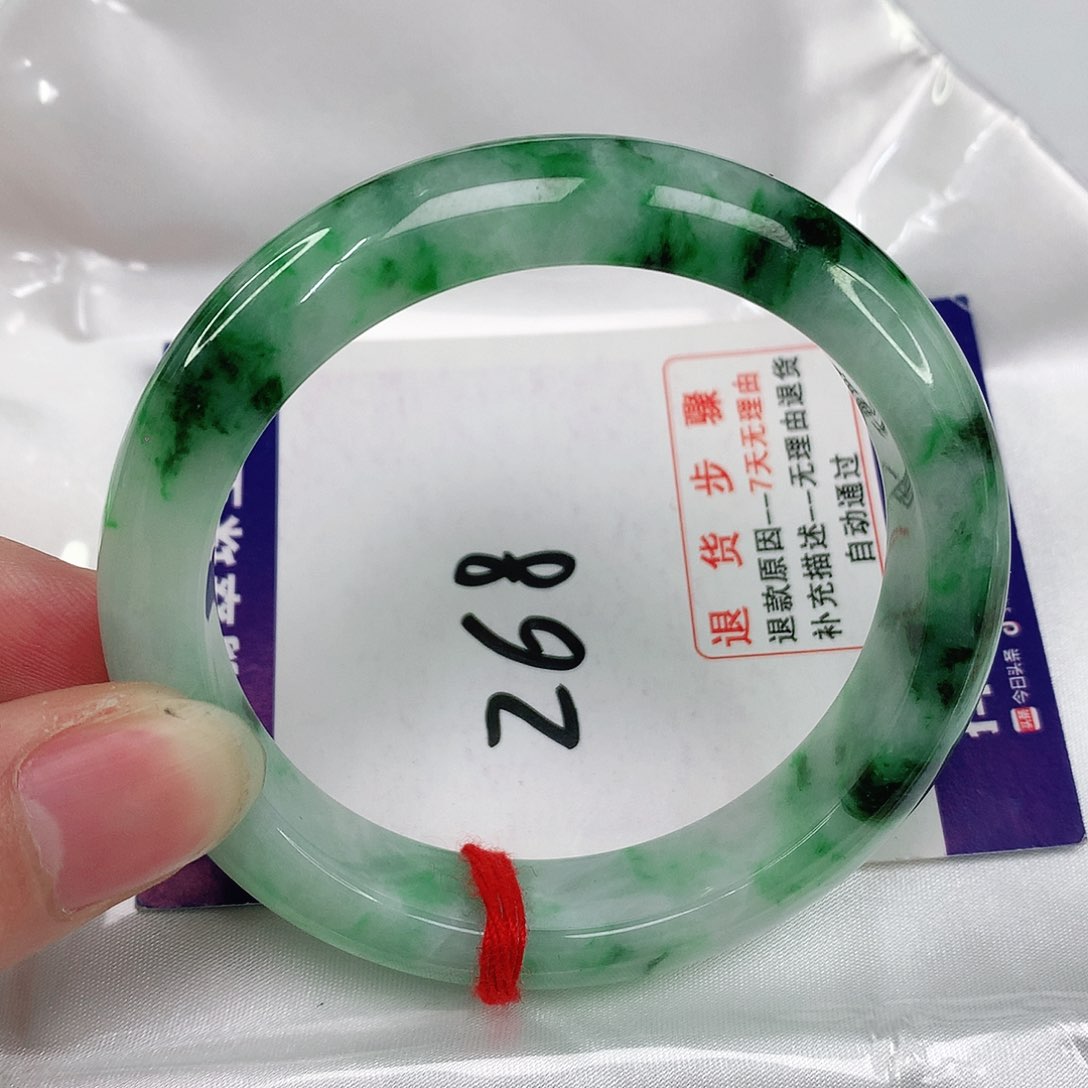 翡翠手镯未镶嵌翡翠