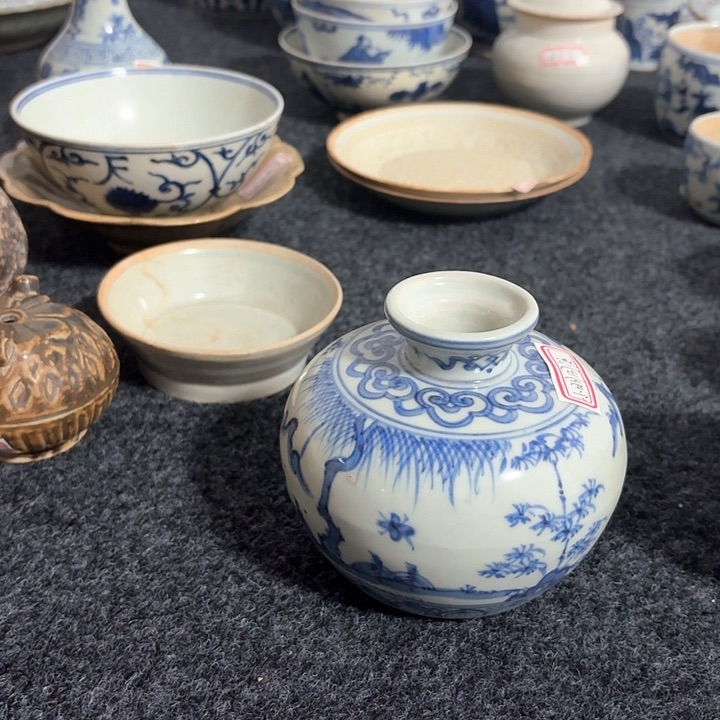 瓷片四*爷青花花卉纹是小罐子