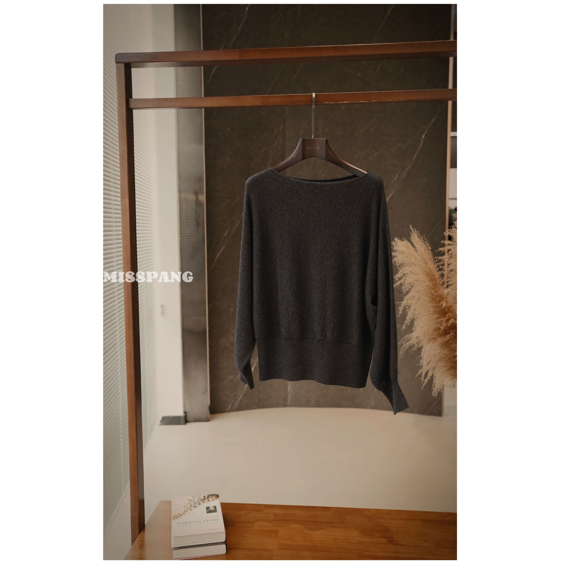 极简气质款一字肩套装