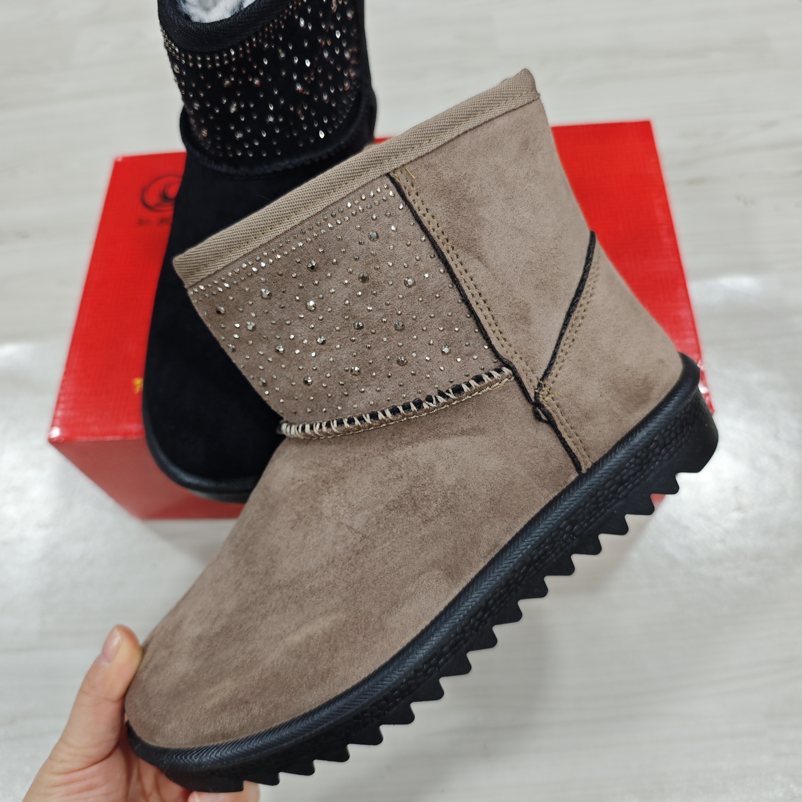 U01超轻底高档钻钻雪地靴