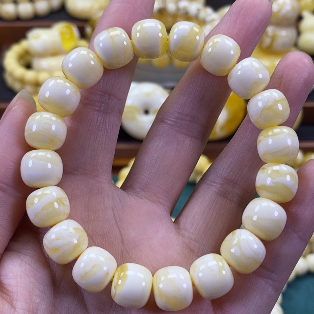 琥珀裸石未镶嵌同料手串