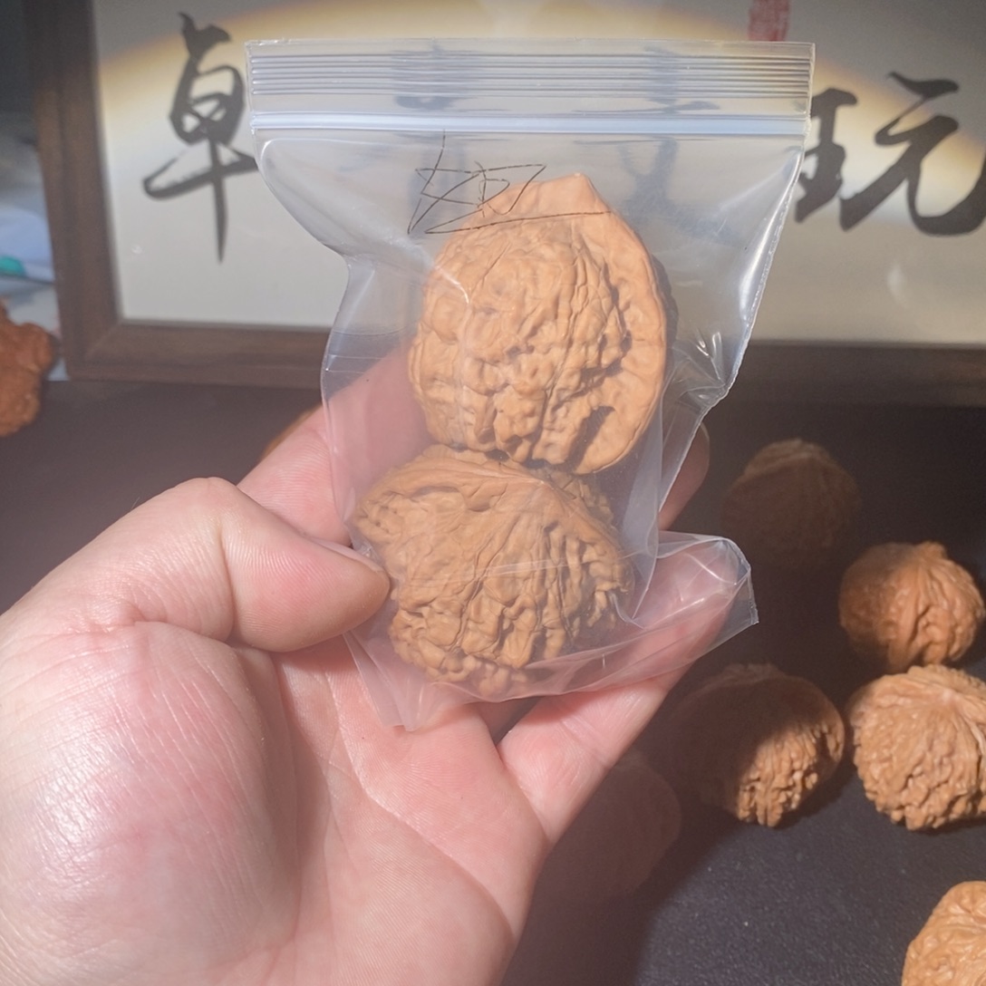 木质类K****Y文玩核桃手把件铁锤