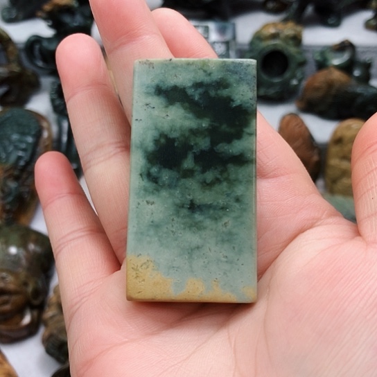 岫岩河磨玉（透闪石质玉）挂件未镶嵌