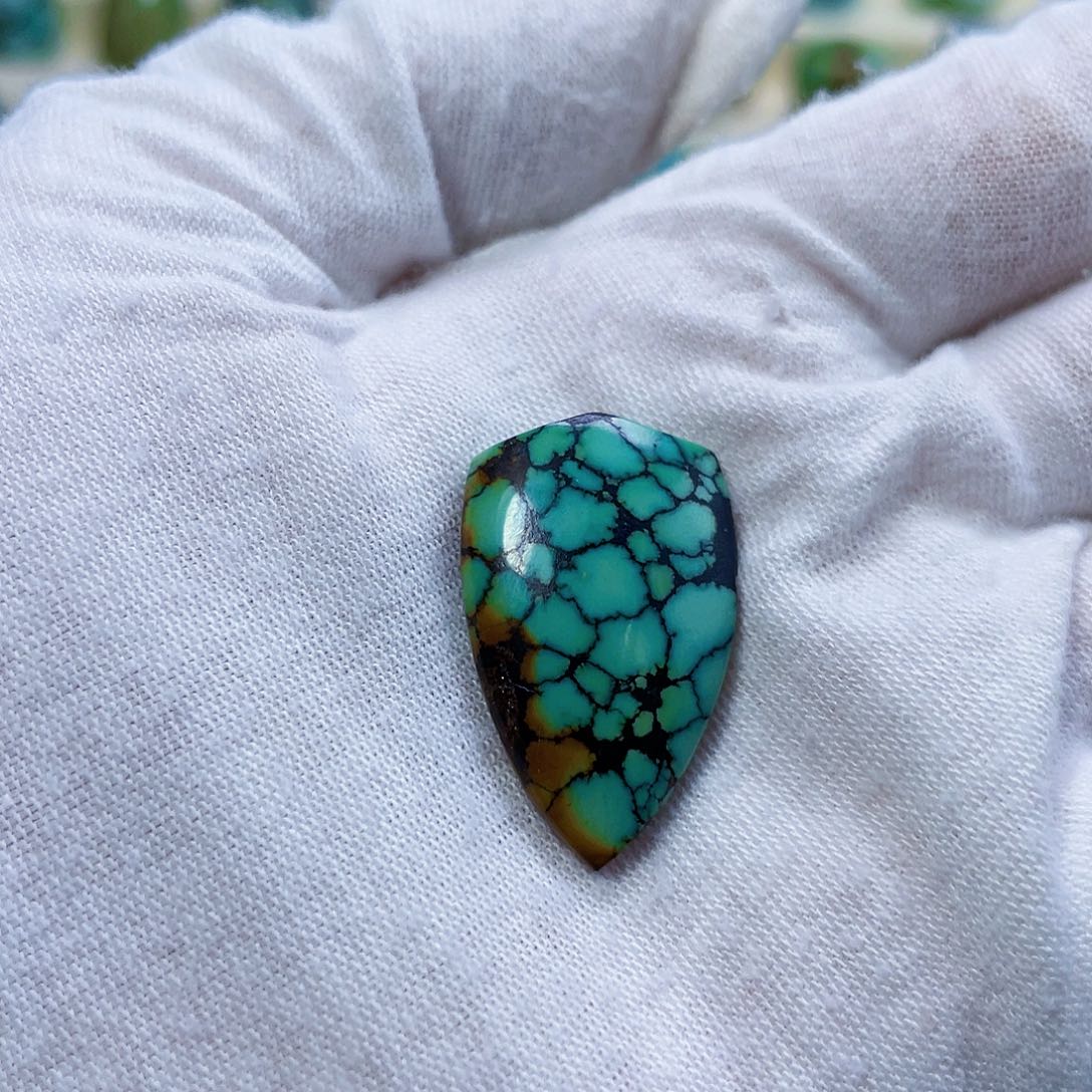 绿松石未镶嵌颈饰