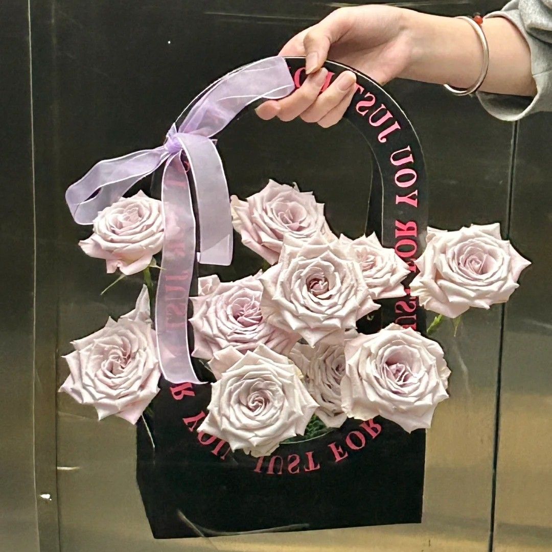 【少女的梦】11朵曼塔玫瑰手提花盒生日鲜花送对象送闺蜜礼物花店送花上门