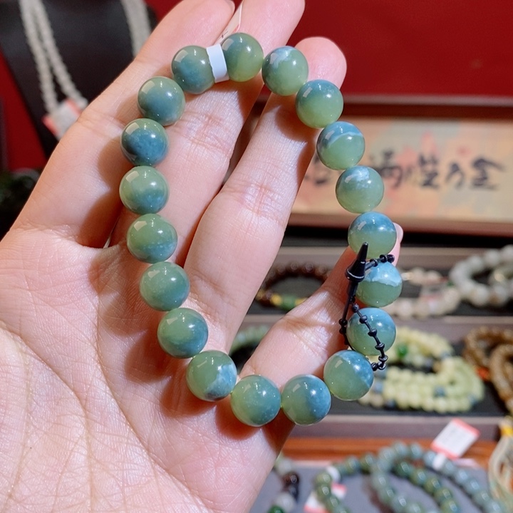 未镶嵌和田玉手链喝****?
